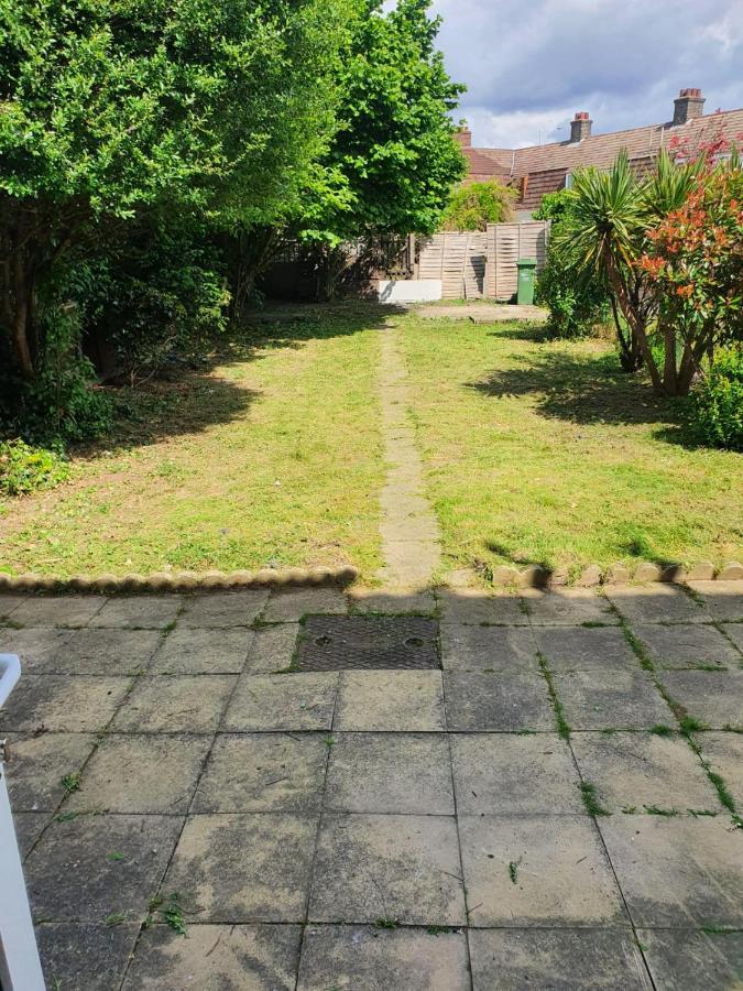 Villa Jewel Of Barking London Extérieur photo